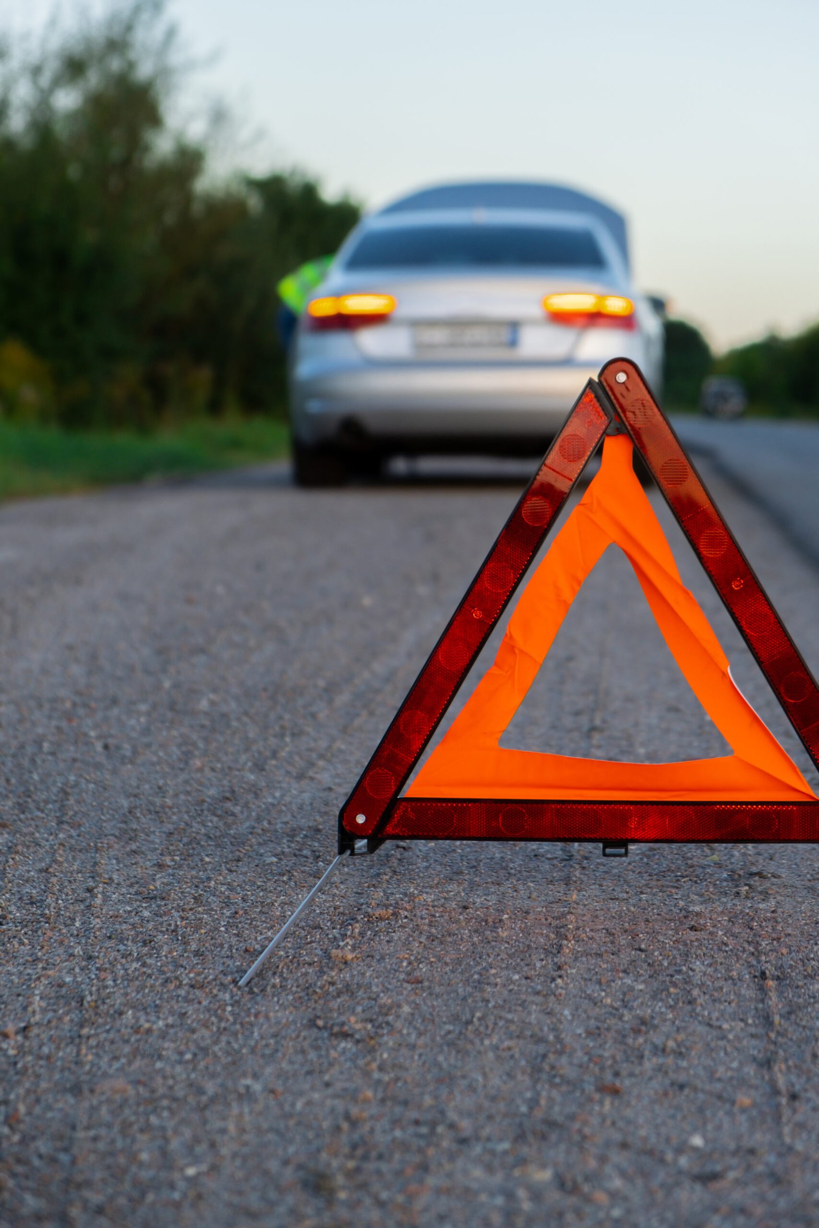 Breakdown recovery Shotts – warning triangle placed behind a broken-down car on the roadside